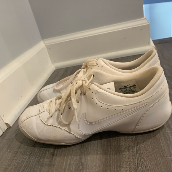 cheap nike cheer shoes